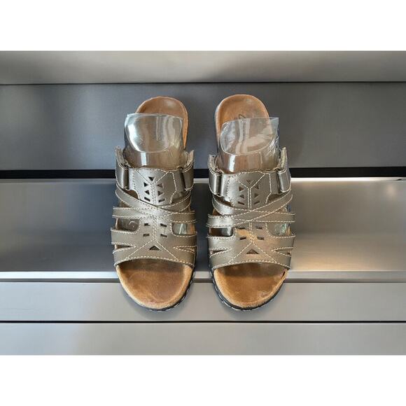 Clarks Bendables Women's Sandals Shoes Flats Slip-Ons Size 6.5 Bronze - Picture 2 of 3